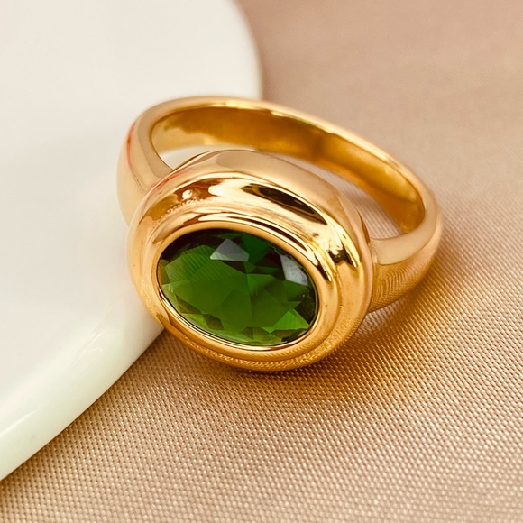 Luzy Jewelry Jewelry - 18K Gold Minimalist Green Oval Zircon Multilayered Three Dimensional Design Ring